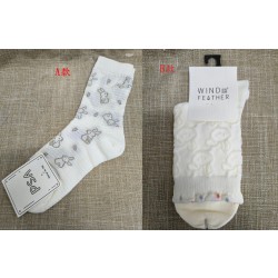 Special Sale- 白色兔子均碼中筒印花襪 (2款)