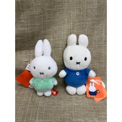 Miffy 藍色衣服吊飾 (15cm)  或 Miffy 綠色衣服吊飾 (15cm)